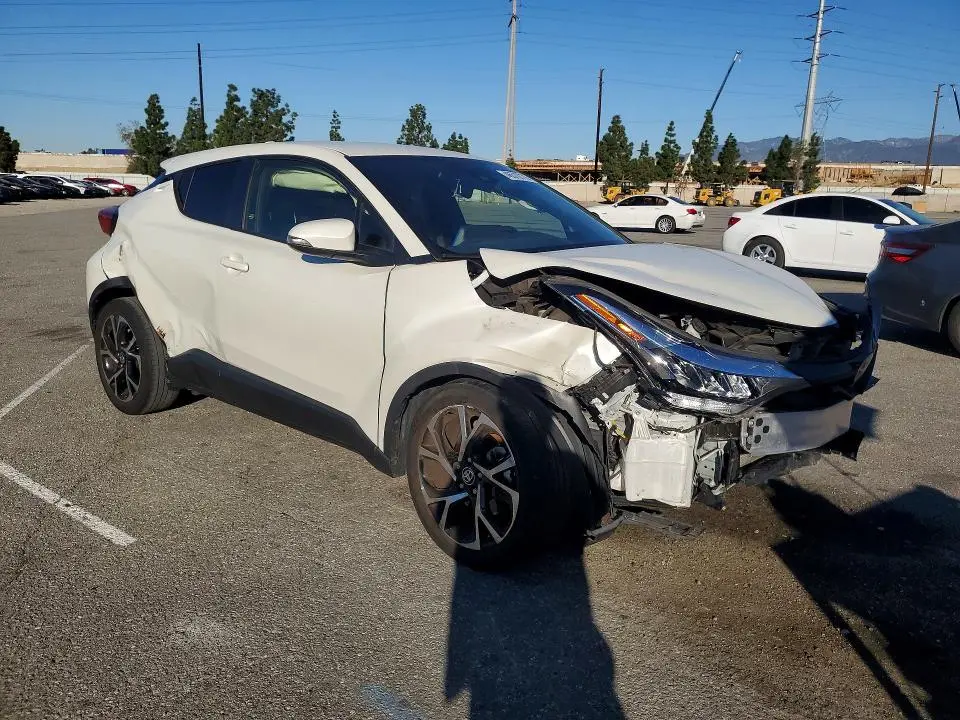 2021 TOYOTA C-HR XLE  