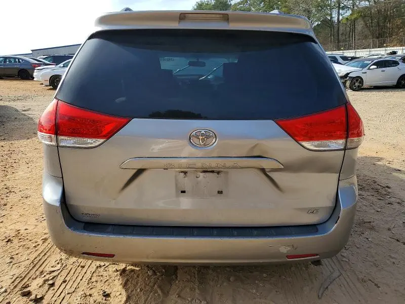 2013 TOYOTA SIENNA LE  