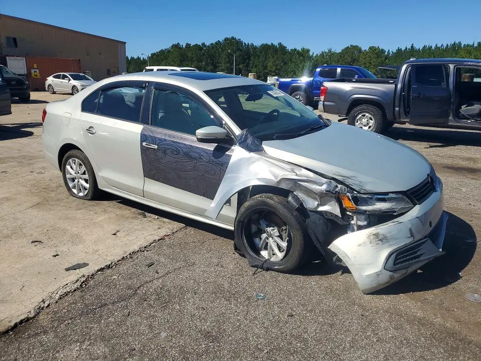 2012 VOLKSWAGEN JETTA SE  