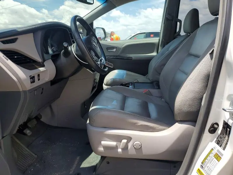 2016 TOYOTA SIENNA XLE 8-PASSENGER  