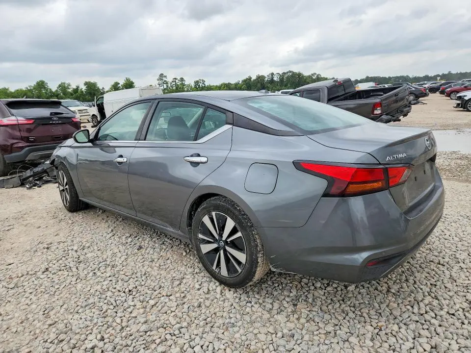 2022 NISSAN ALTIMA SV  