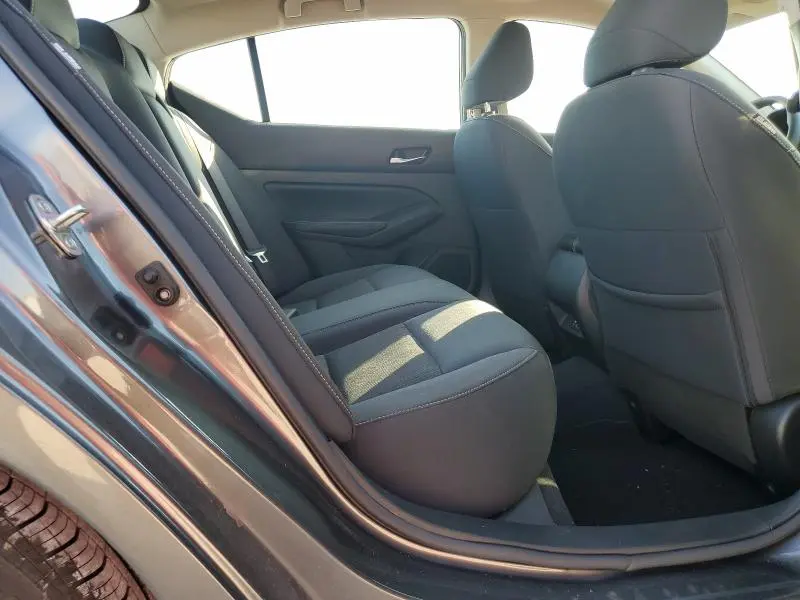 2022 NISSAN ALTIMA SV  