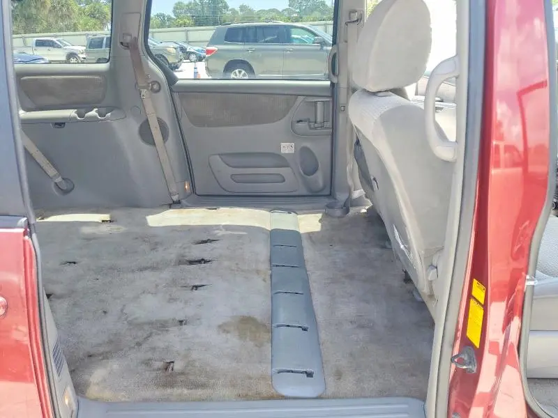 2010 TOYOTA SIENNA LE 7-PASSENGER  
