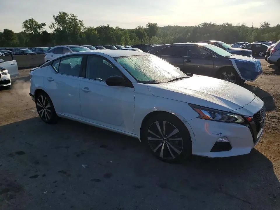 2021 NISSAN ALTIMA SR  