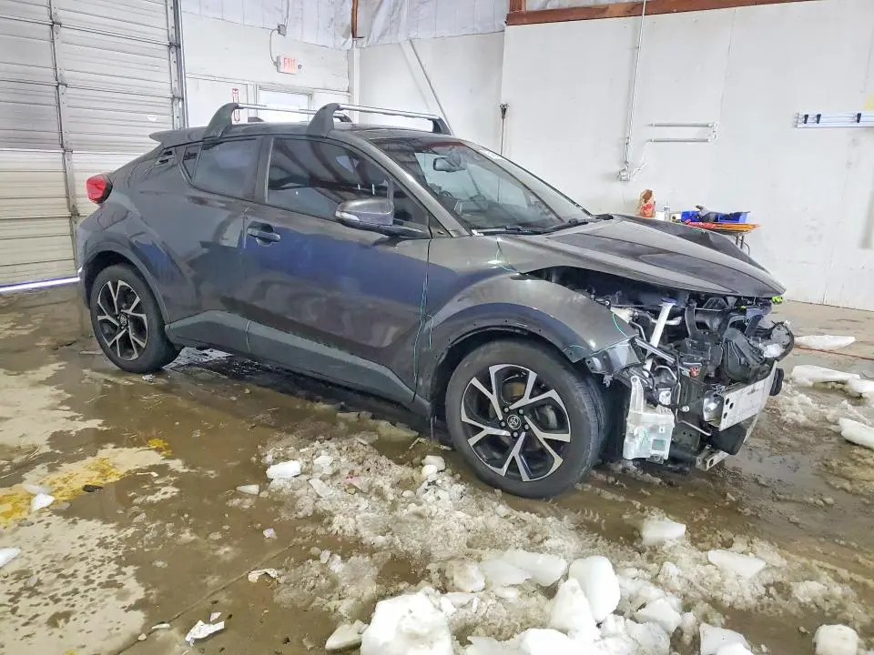 2019 TOYOTA C-HR XLE  