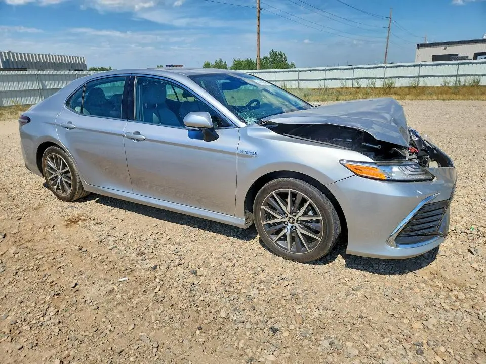 2021 TOYOTA CAMRY XLE  