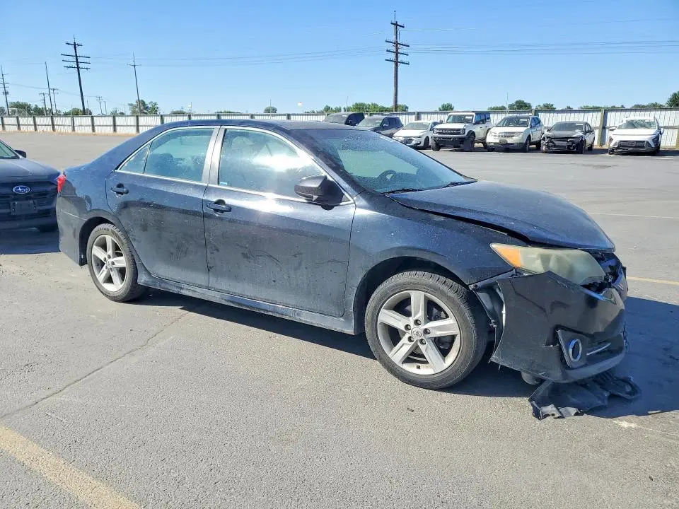 2013 TOYOTA CAMRY SE  