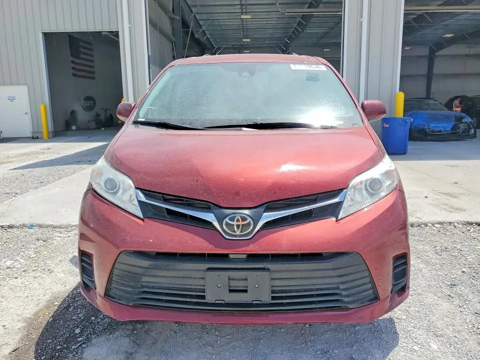 2018 TOYOTA SIENNA LE  