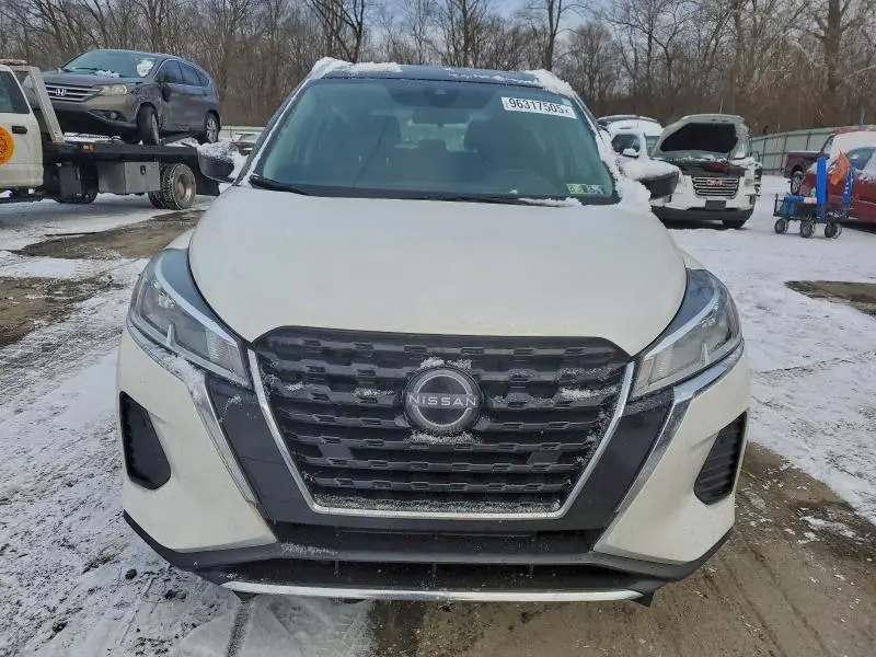 2024 NISSAN KICKS SV  