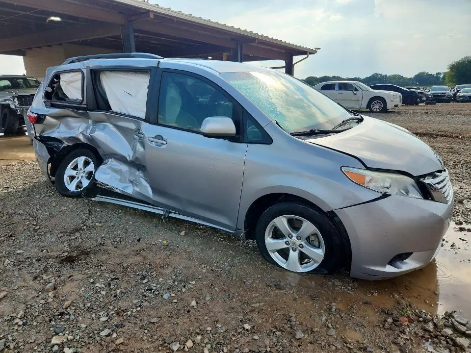 2016 TOYOTA SIENNA LE  