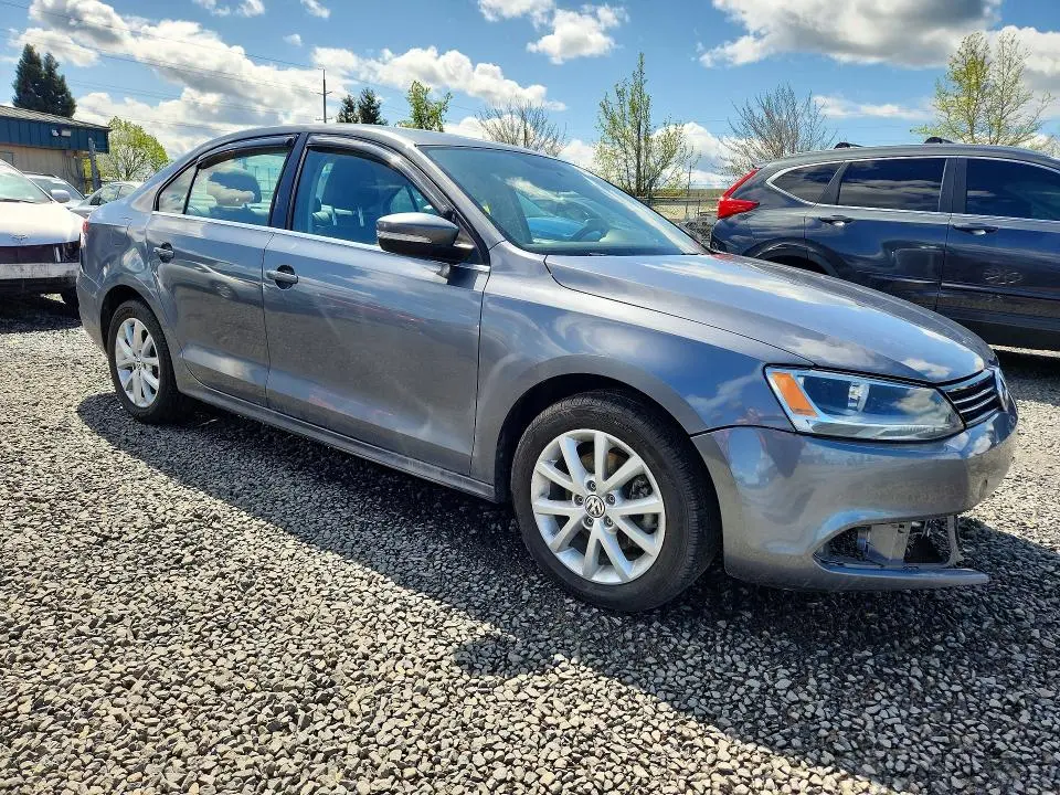 2013 VOLKSWAGEN JETTA SE  