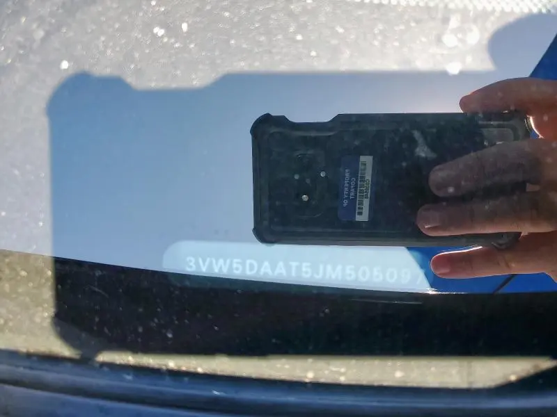 2018 VOLKSWAGEN BEETLE S  