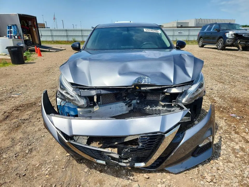 2019 NISSAN ALTIMA SR  