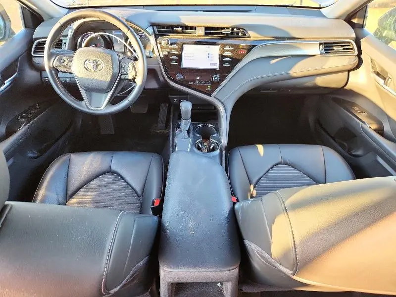 2019 TOYOTA CAMRY SE  