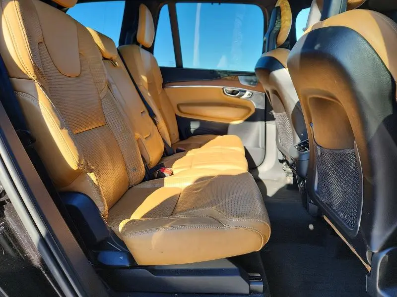 2016 VOLVO XC90 T6  