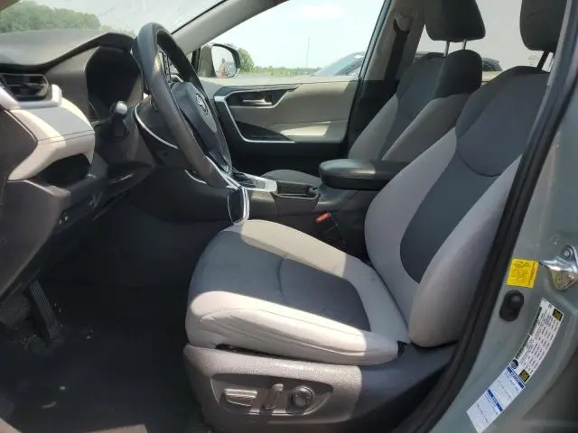 2021 TOYOTA RAV4 XLE  