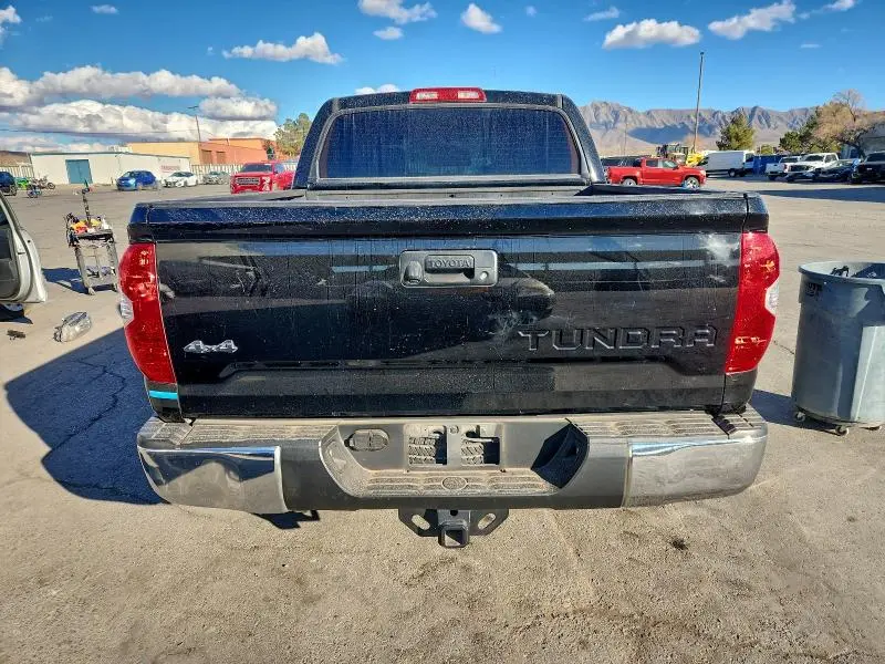 2016 TOYOTA TUNDRA CREWMAX SR5  