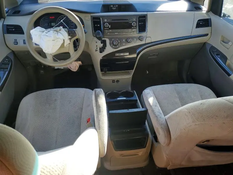2011 TOYOTA SIENNA LE 8-PASSENGER  
