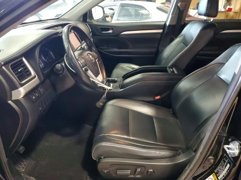 2017 TOYOTA HIGHLANDER SE  