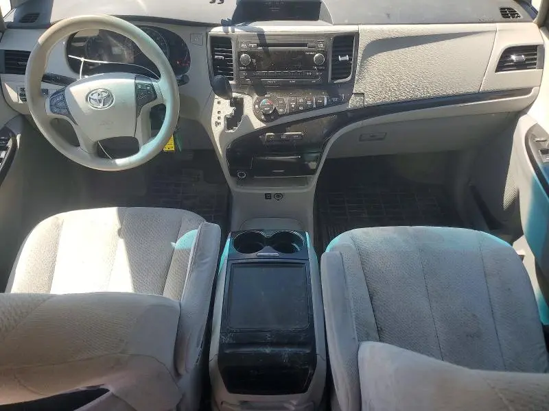 2014 TOYOTA SIENNA LE  