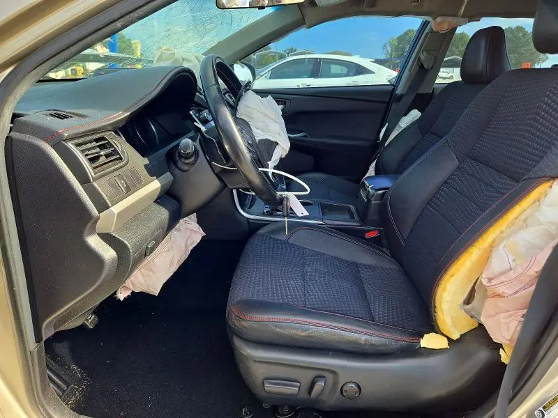2015 TOYOTA CAMRY SE  