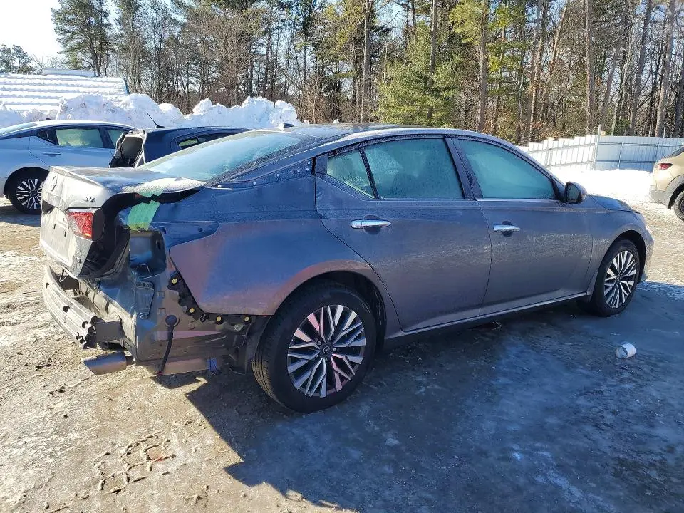 2024 NISSAN ALTIMA SV  