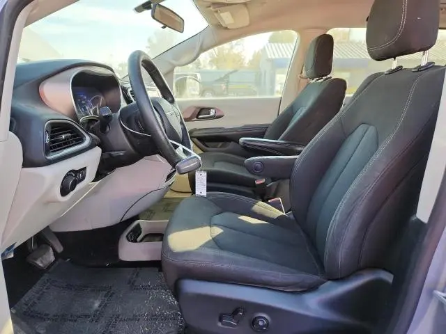 2021 CHRYSLER VOYAGER LX  