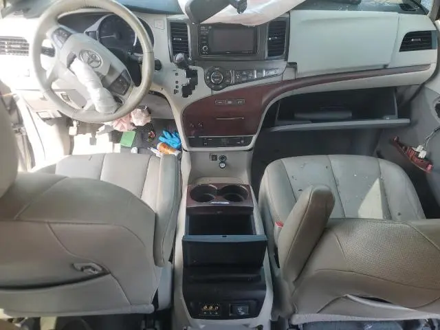 2013 TOYOTA SIENNA XLE  