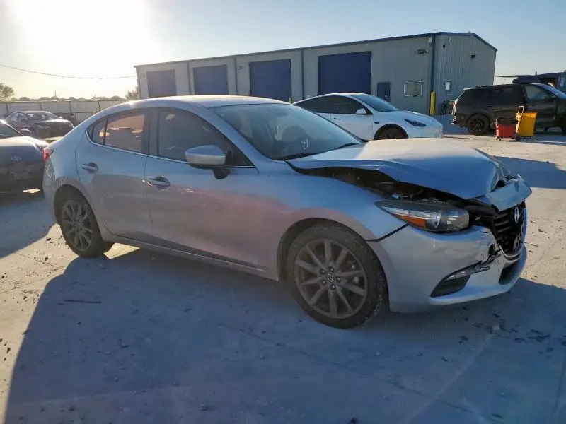 2018 MAZDA 3 TOURING  