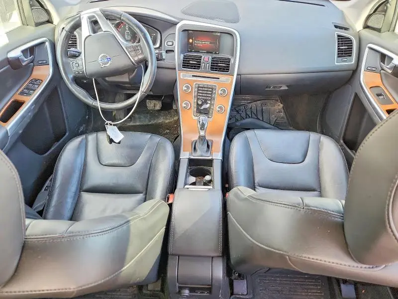 2016 VOLVO XC60 T6 PLATINUM  