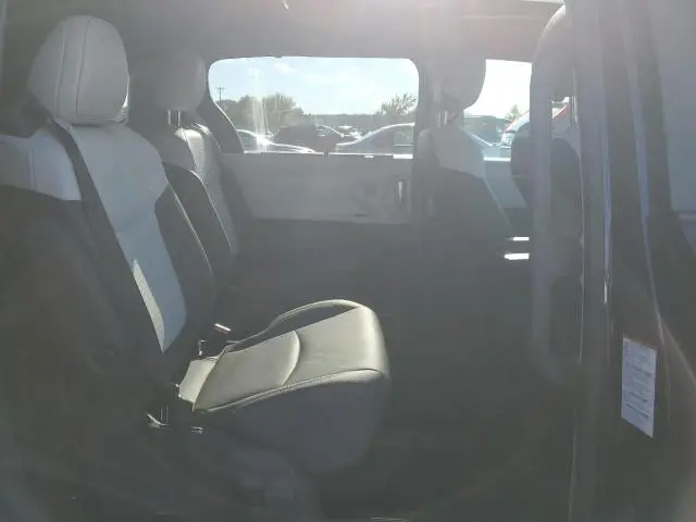 2021 TOYOTA SIENNA XSE  