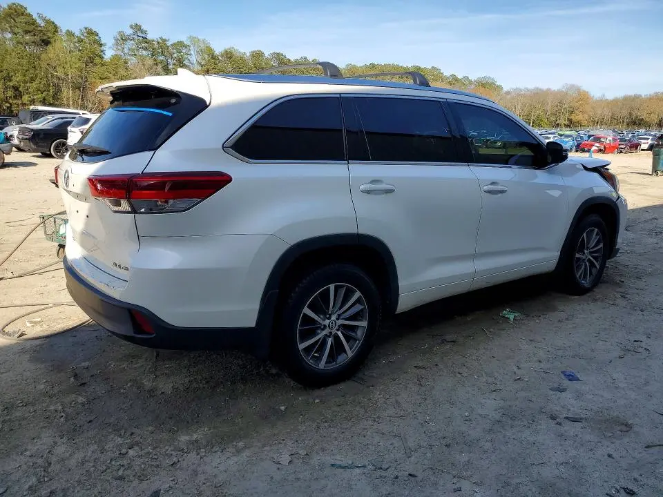 2017 TOYOTA HIGHLANDER XLE  