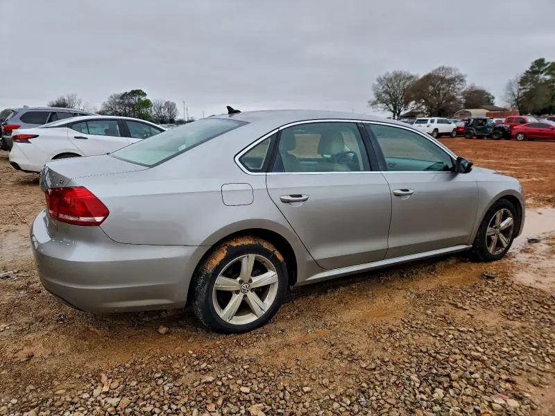 2013 VOLKSWAGEN PASSAT SE  