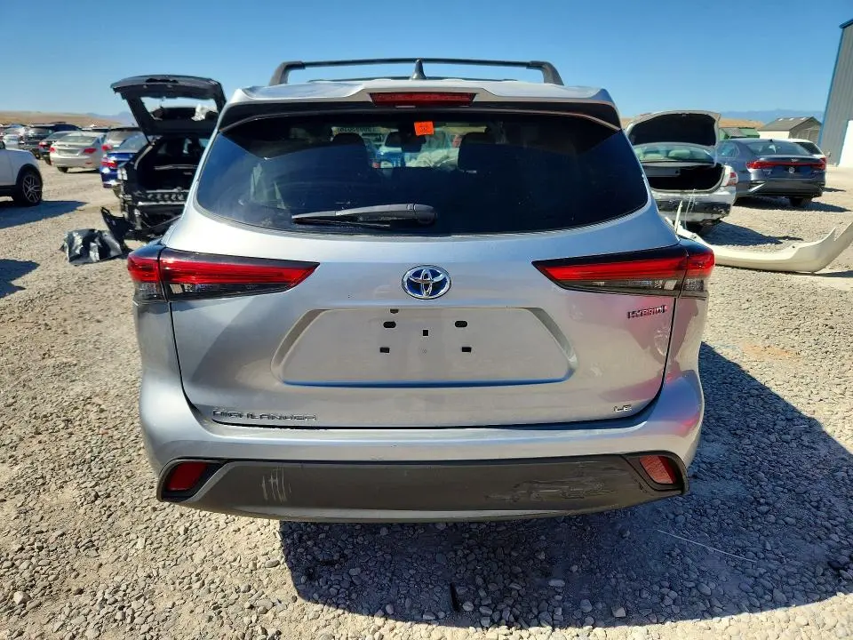 2022 TOYOTA HIGHLANDER HYBRID LE  