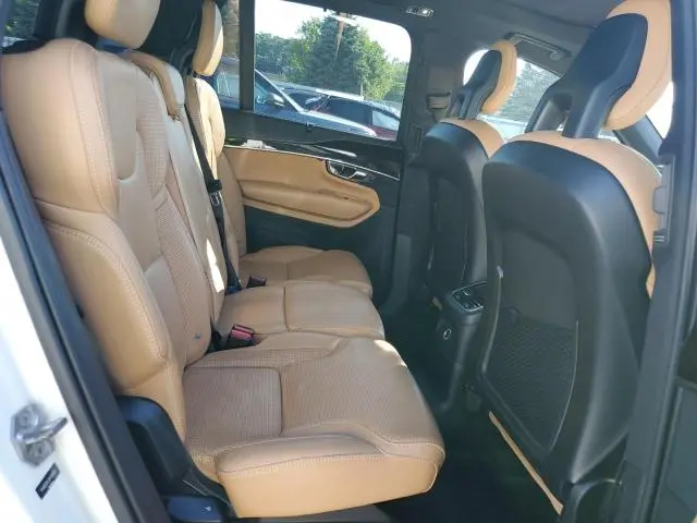 2017 VOLVO XC90 T8  