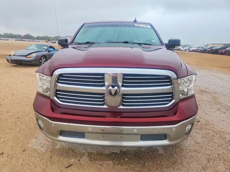 2016 RAM 1500 SLT  