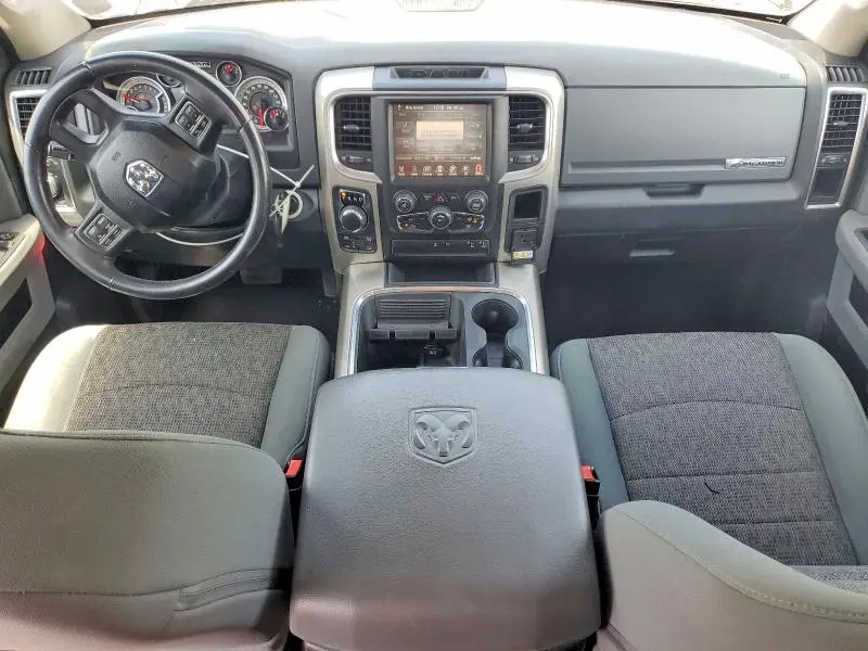 2016 RAM 1500 SLT  