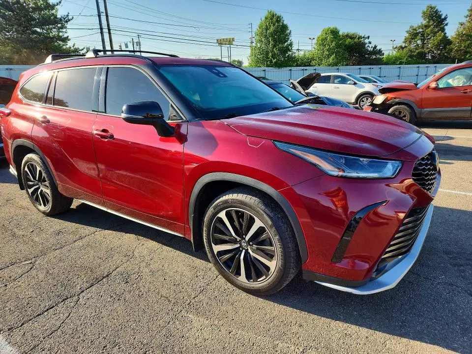 2021 TOYOTA HIGHLANDER XSE  