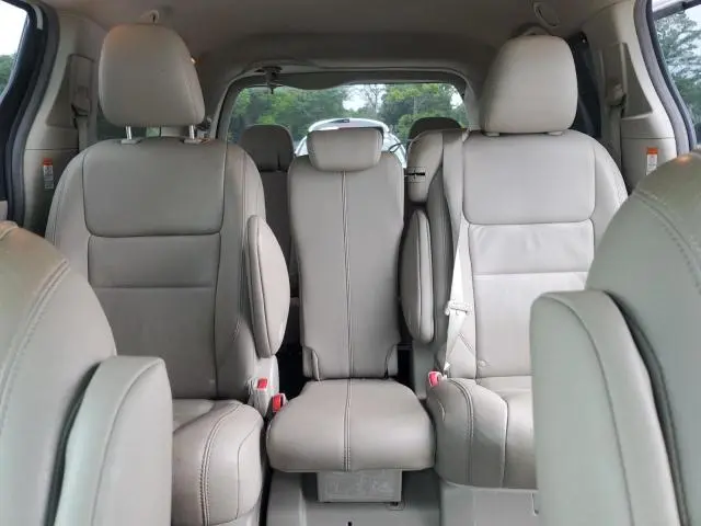 2015 TOYOTA SIENNA XLE  