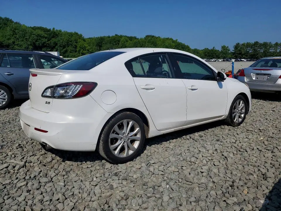 2011 MAZDA 3 S  