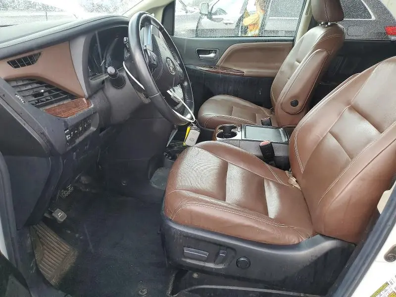 2017 TOYOTA SIENNA LIMITED PREMIUM 7-PASSENGER  