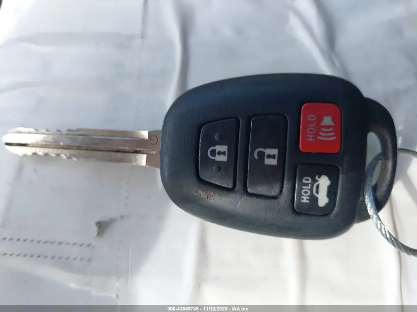 2014 TOYOTA CAMRY SE