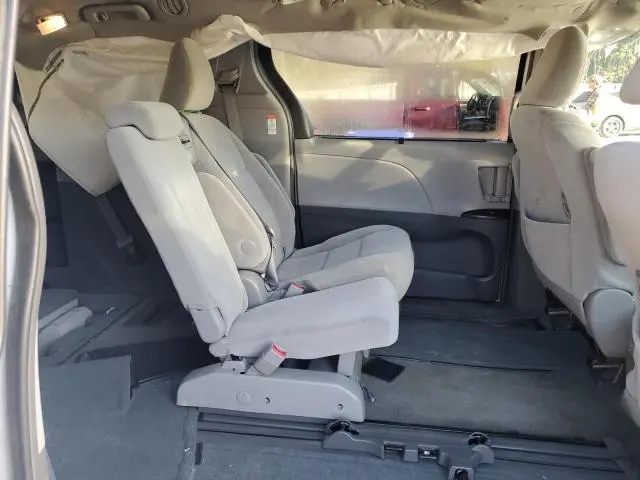 2015 TOYOTA SIENNA LE  