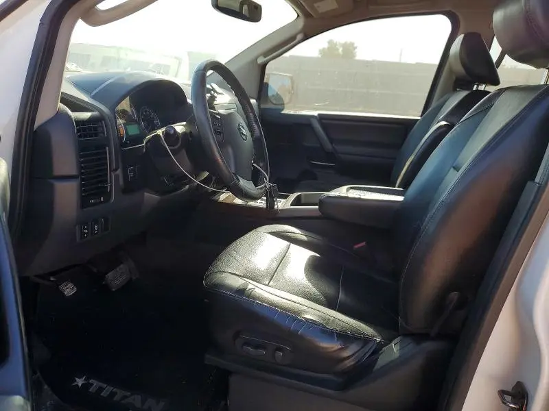 2011 NISSAN TITAN SV  