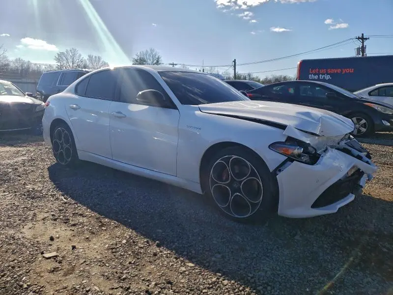 2022 ALFA ROMEO GIULIA SUPER  