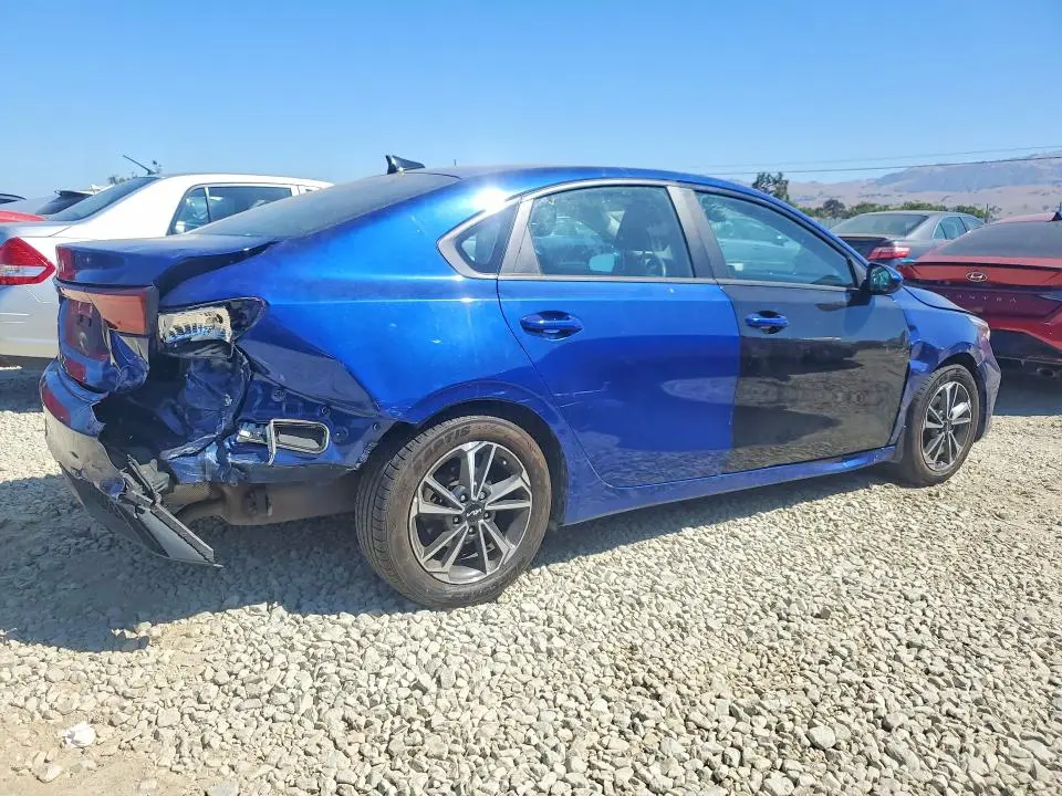 2023 KIA FORTE LXS  