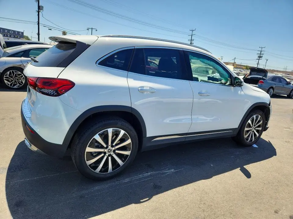 2023 MERCEDES-BENZ GLA 250  
