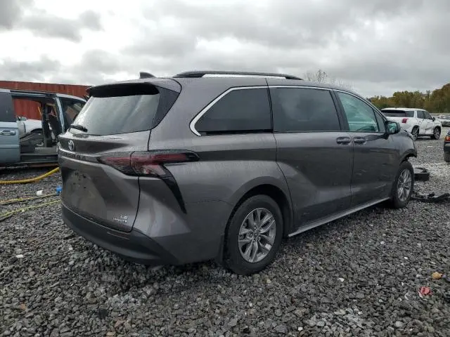 2024 TOYOTA SIENNA LE  