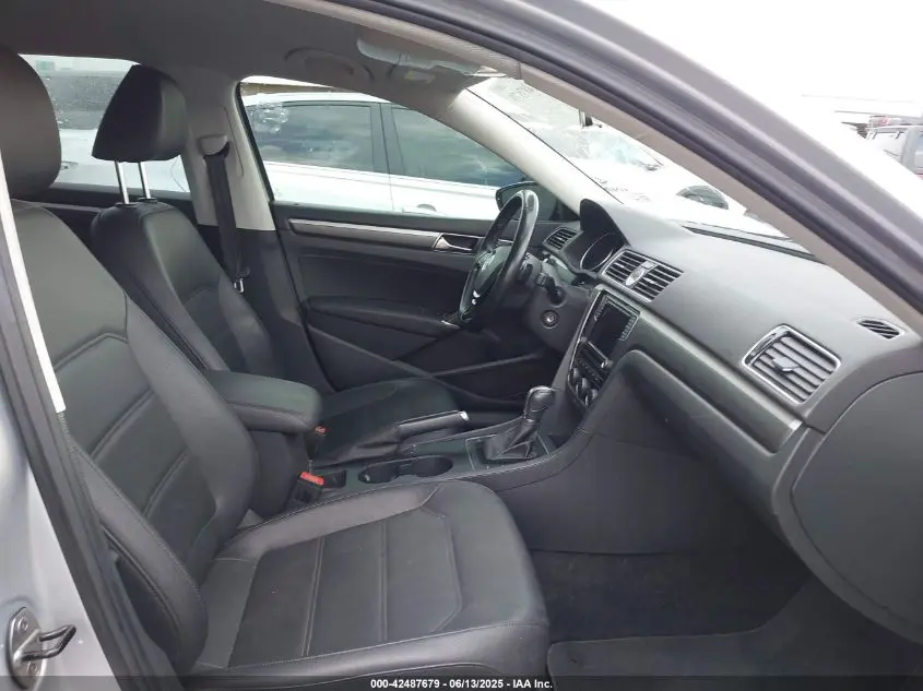 2017 VOLKSWAGEN PASSAT 1.8T R-LINE