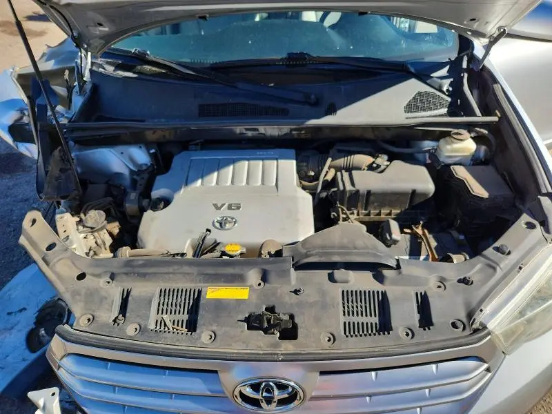 2012 TOYOTA HIGHLANDER SE  